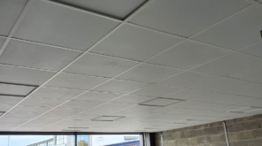 Suspended ceiling with ceiling tiles