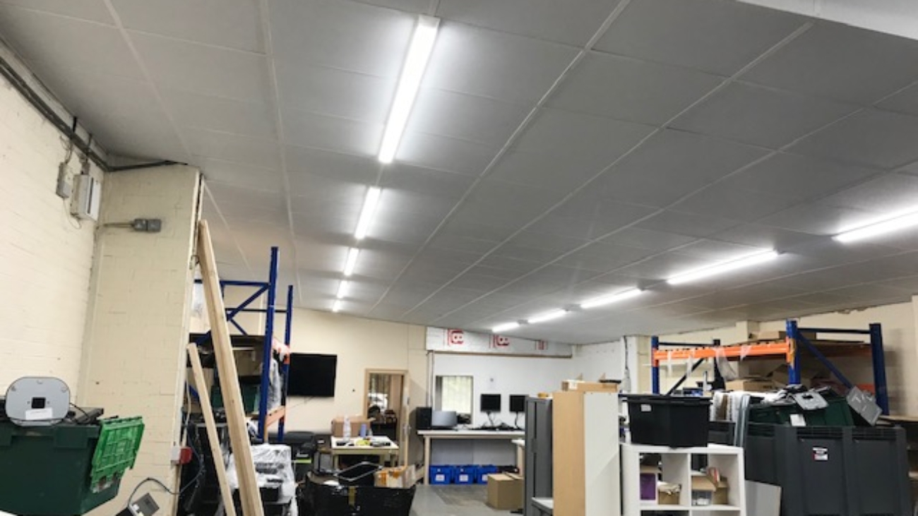 Suspended ceiling with ceiling tiles